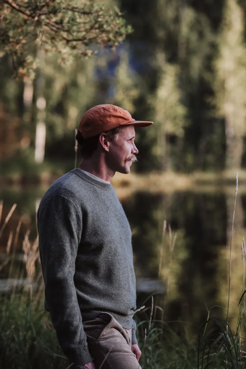 Keittiömestari Juha Lehtonen luonnon keskellä.